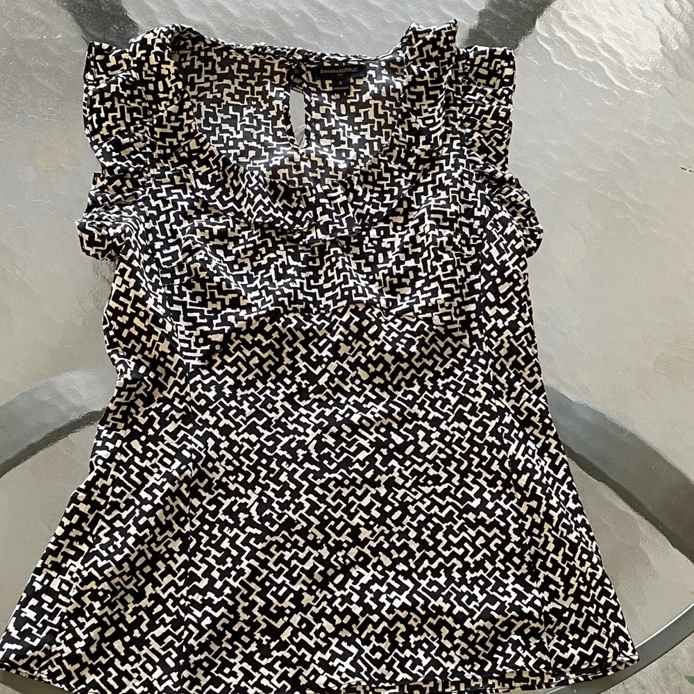 Banana Republic Black and White Patterned Blouse - Picture 1 of 4